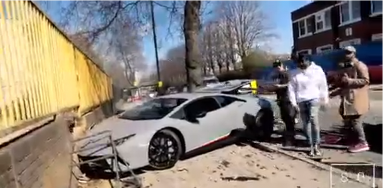 Il détruit sa Lamborghini Aventador à 250.000$ en deux minutes !