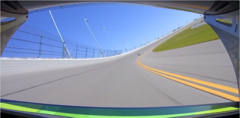 Quand tu crèves ton pneu à 200Km/h en voiture !