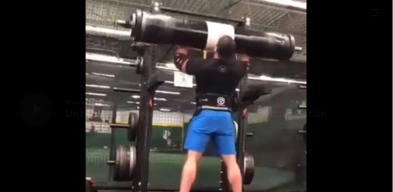 Un homme s’évanouit pendant un exercice de musculation