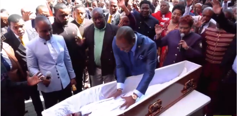 Un pasteur « ressuscite un mort » et devient la risée des réseaux sociaux