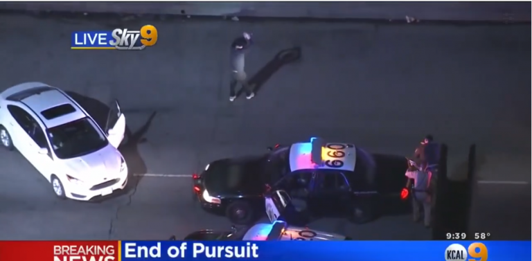 Un suspect fait une petite danse avant d’aller en prison suite à une course poursuite