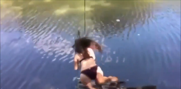 Elle tente de faire tarzan…