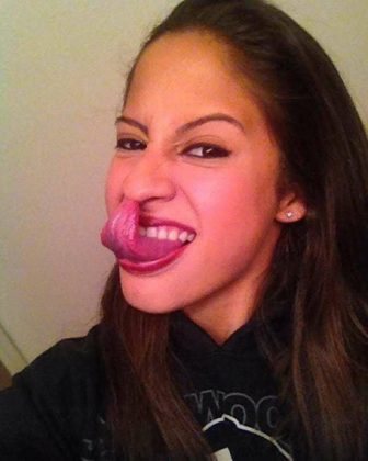 Photos Insolites - 27 femmes à la langue extrêmement longue - Breakforbuzz