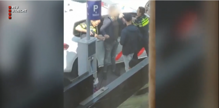 Au Pays-Bas, un homme saute sur un policier pour aider un suspect…