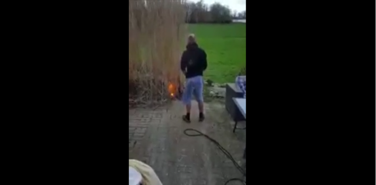 Cet homme voulait juste brûler un petit arbuste mais a failli mettre le feu à sa maison