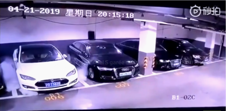 En Chine une Tesla Model S garée dans un parking prend feu toute seule et explose