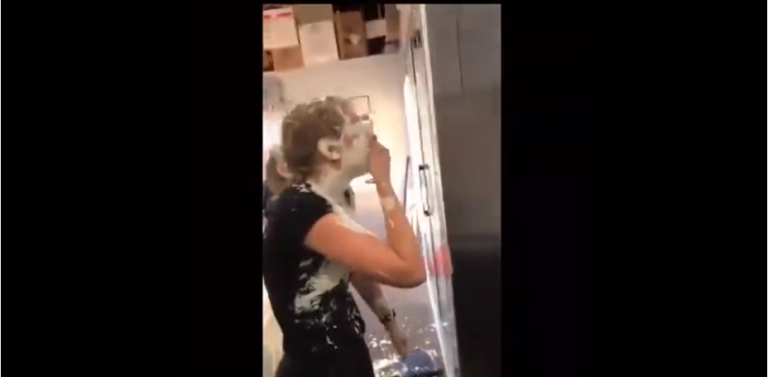 Quand une employée d’un restaurant fait tomber un énorme pot de sauce