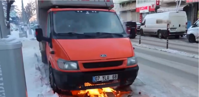 La technique la plus curieuse pour démarrer son camion sous la neige ?!?