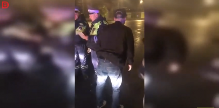 Les policiers n’ont même pas besoin de faire un test d’alcoolémie à cet homme