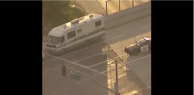 Une course-poursuite entre la police et un camping-car