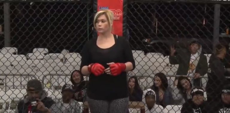 Une mère de famille se lance dans le MMA et fait son premier combat !