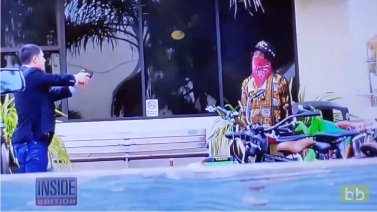 Un jeune veut voler le vélo d’Arnold Schwarzenegger mais se fait griller par son garde du corps