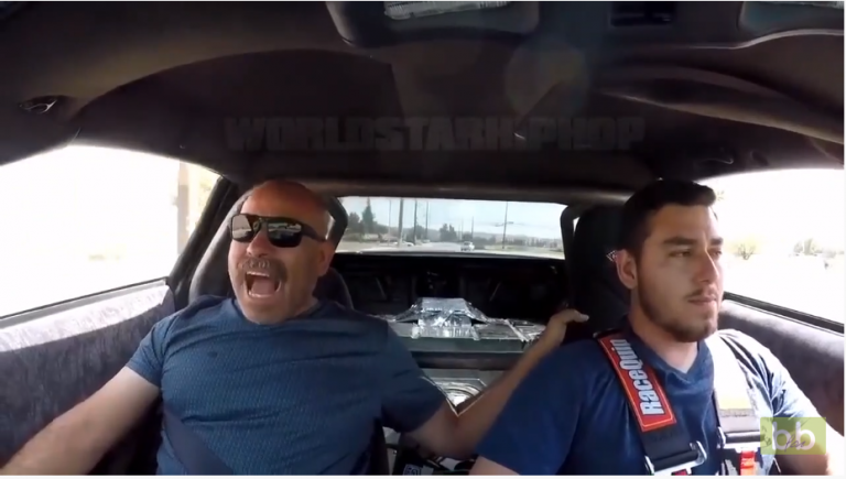 Il emmène son père en voiture de course à fond les pédales