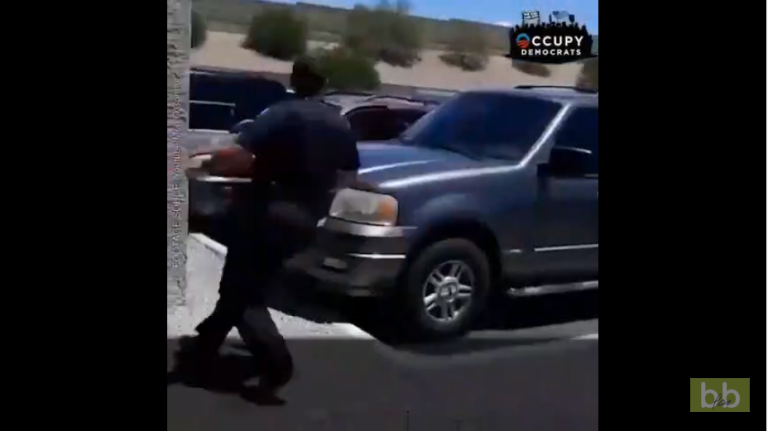 Les policiers Américains ne rigolant pas avec les vols de poupées