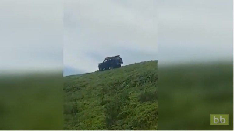 Leur randonnée en 4×4 à la montagne se termine mal, très très mal…