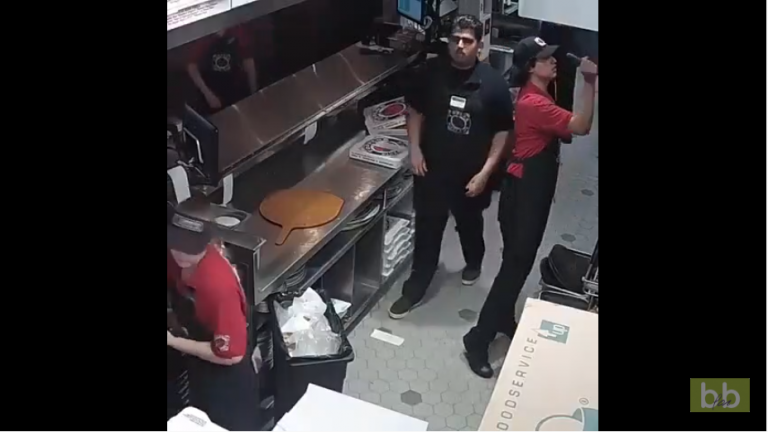 Une employée d&rsquo;une pizzeria à la classe suprême