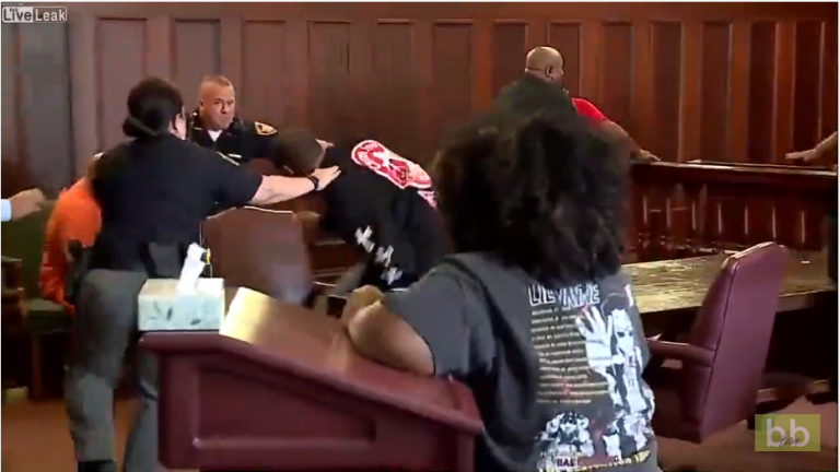 Bagarre générale lors d&rsquo;un procès aux USA !