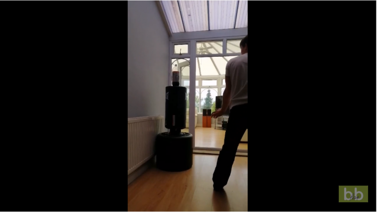 Bottle Cap Challenge avec du coca mauvaise idée !