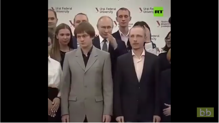 Cet étudiant russe va avoir de gros problèmes après avoir rencontré Vladimir Poutine