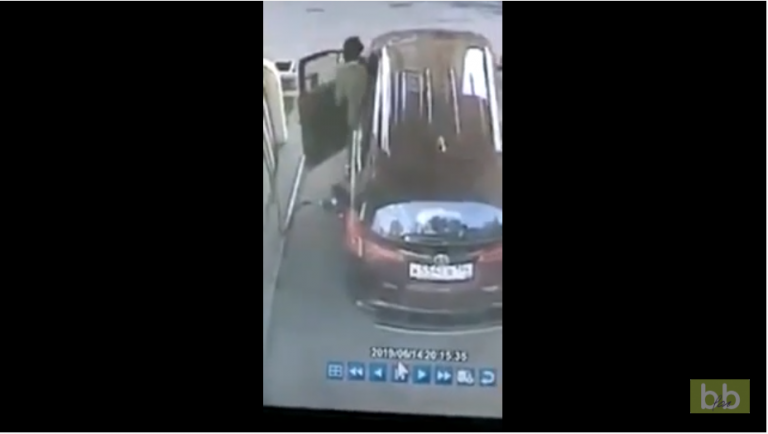 Quand une femme fait le plein d’essence