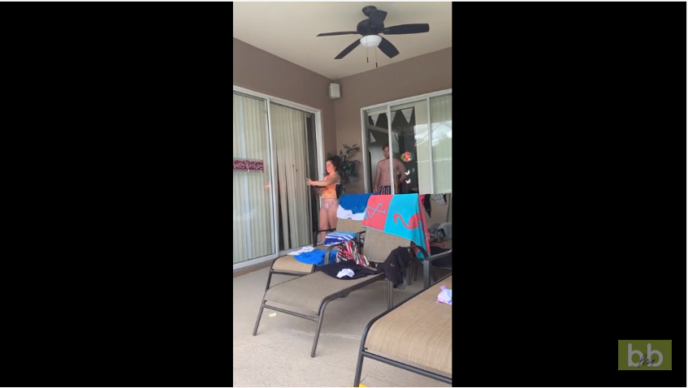 Surprise par un pétard, elle lâche le gâteau d&rsquo;anniversaire par terre !