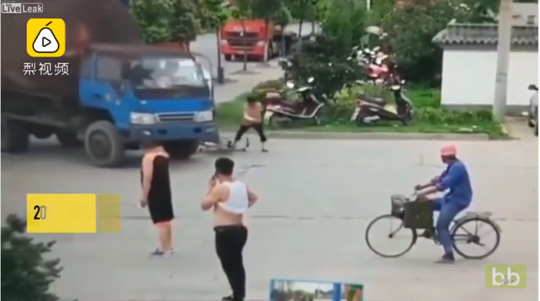 Tentative d&rsquo;arnaque à l&rsquo;assurance, cette piétonne se jette sous un camion…