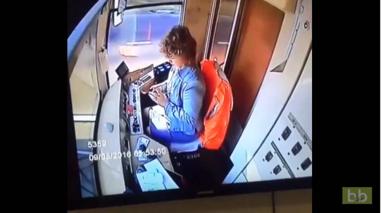 Un conductrice de tramway envoie des textos et le fait dérailler
