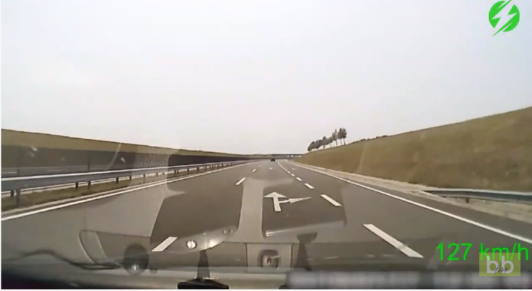 Un homme s&rsquo;endort au volant de sa voiture sur l&rsquo;autoroute