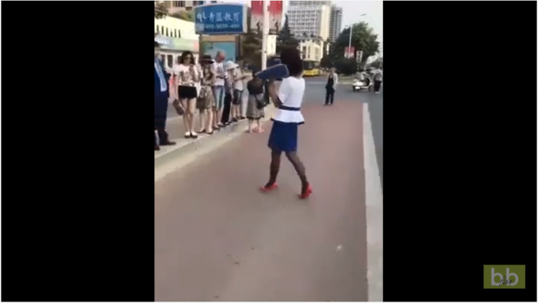 Cette femme va vivre la pire humiliation de sa vie
