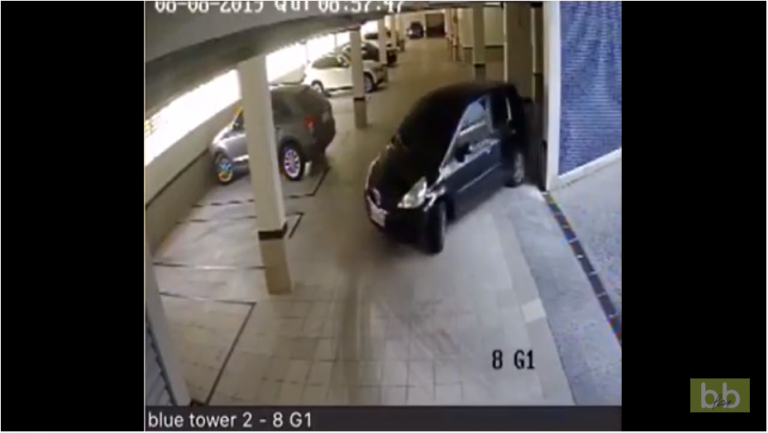 Comment se garer dans un parking très très étroit ?