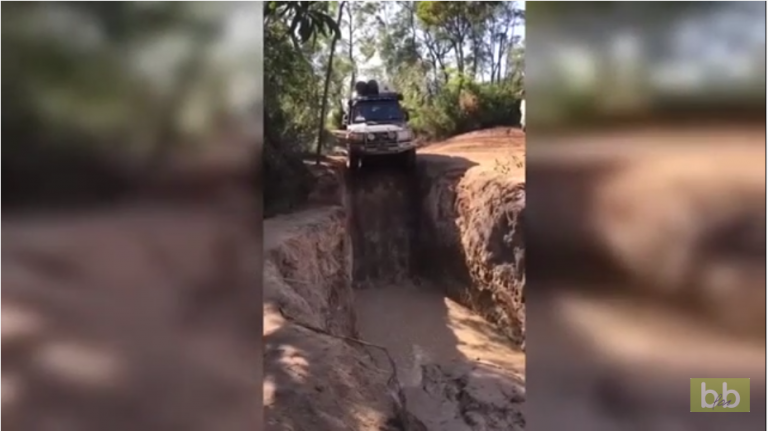 Il pense que son 4×4 tout terrain peut aller partout !!