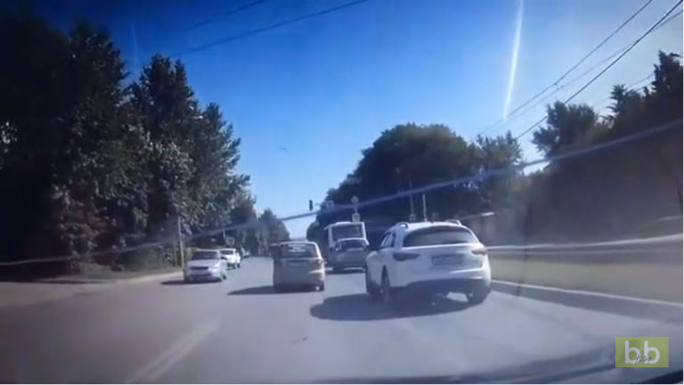 Un petit accrochage provoque une collision en cascade entre 5 voitures