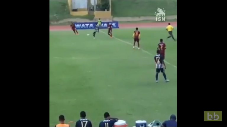 2 footballeurs sont touchés par la foudre en plein match !