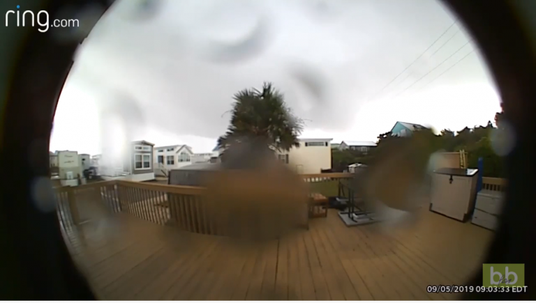 Il voit sa maison se faire emporter par l’ouragan Dorian via une caméra