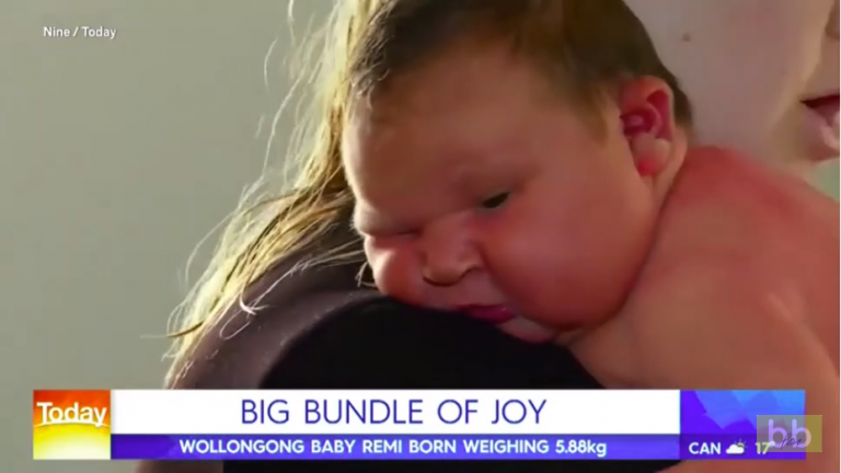 Elle donne naissance à une petite fille de 6kg…