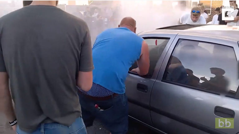 Il a voulu jouer à Fast & Furious avec sa voiture… Burn Raté !