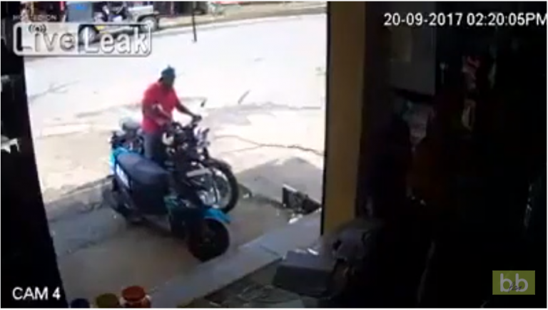 La chute en moto la plus ridicule du monde