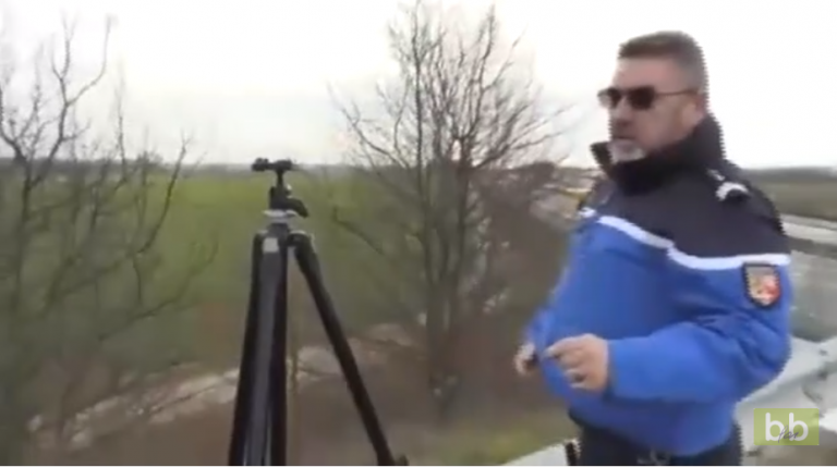 Le plan de ce gendarme pour flasher des automobilistes n’est pas parfait
