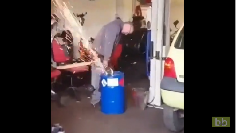 Voilà pourquoi il faut mettre une protection quand on utilise une meuleuse