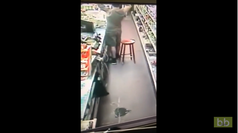 Un braqueur tombe sur un gérant d’épicerie très énervé et costaud