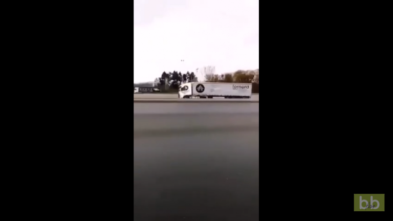Un camion poursuivi par la police vient s’encastrer dans un péage dans l’Oise