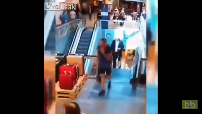 Un homme glisse sur… les crottes d’un client au supermarché !