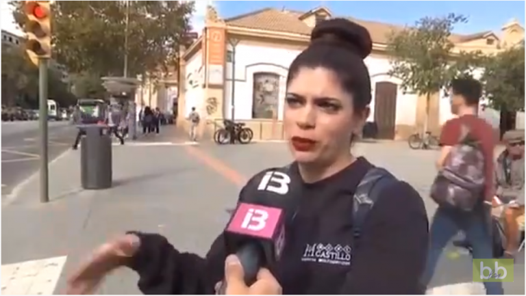 Une fille interviewée sur les trottinettes électriques en ville