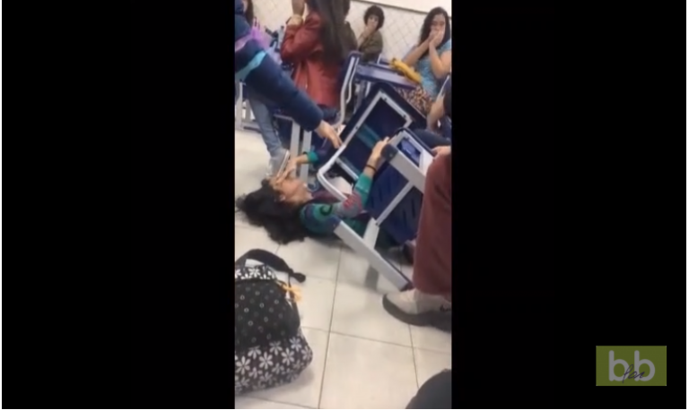La bonne relou de la classe se fait punir par son karma !