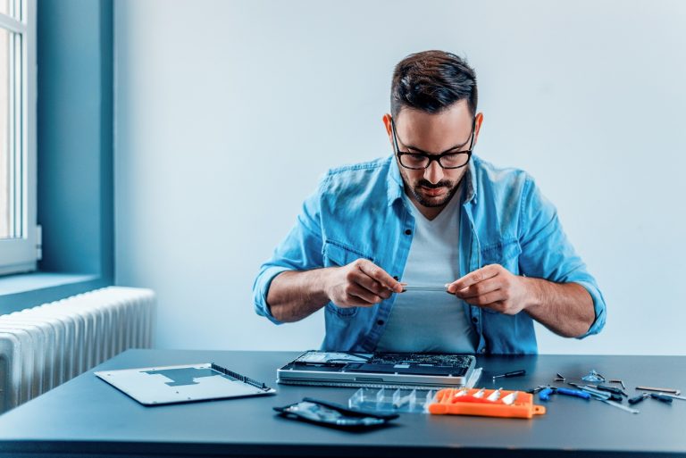 Comment réparer son PC sans avoir recours à un spécialiste ?