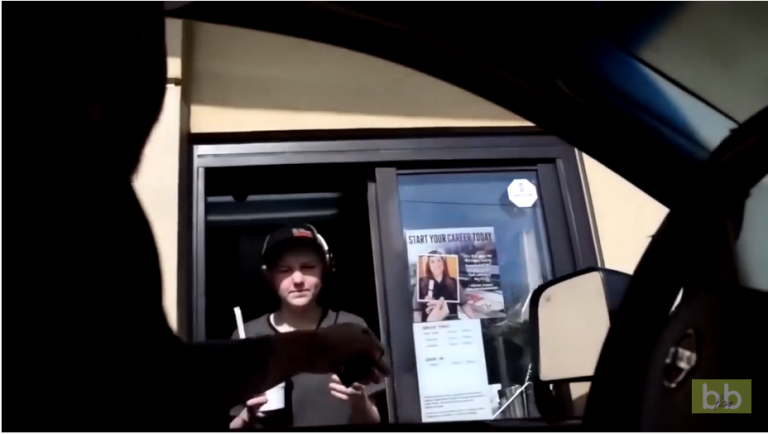 Il n’aurait pas du embêter la vendeuse du Drive McDo…