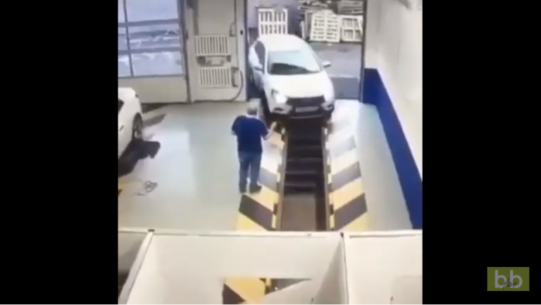 La pire entrée d’une voiture dans un garage