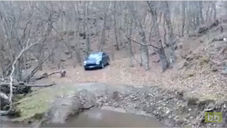 Traverser une rivière en Porsche Cayenne…