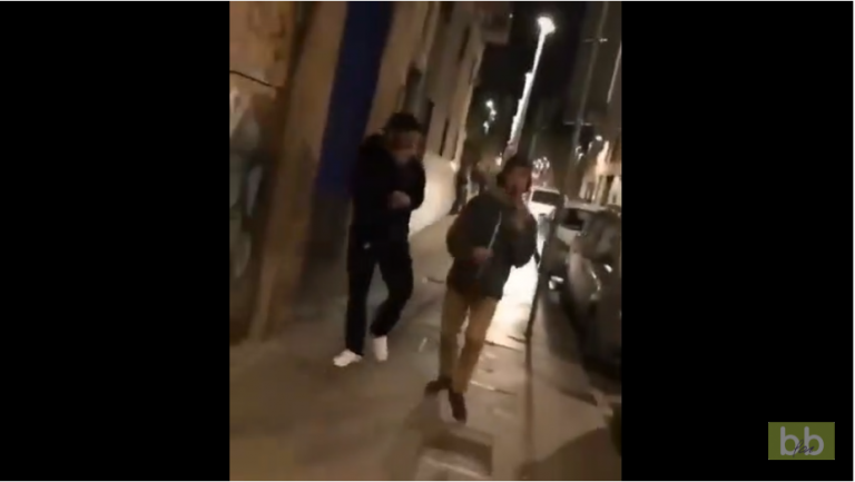 Un homme ivre choisit le mauvais moment pour danser
