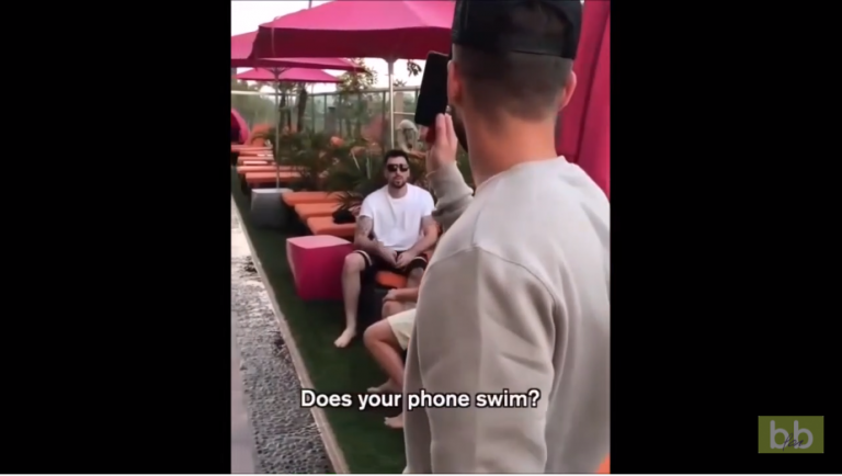 Il rattrape son téléphone au dernier moment mais le pire reste à venir